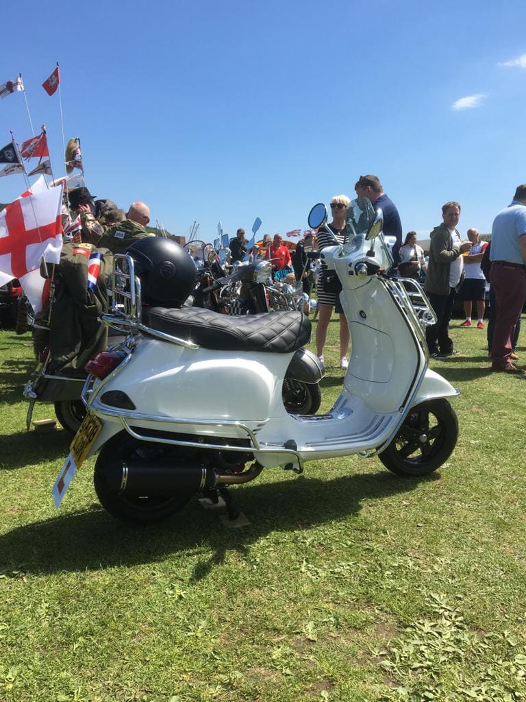 Vespa lx 125 custom - Scootering Magazine